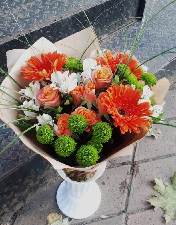 Букет цветов из: Герберы, Хризантемы, Альстромерии и Розы в Избербаше