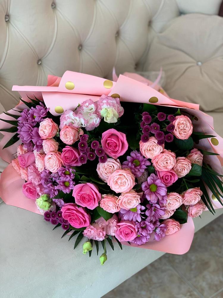 Букет цветов из: Хризантемы, Розы и Лизиантусы в Избербаше