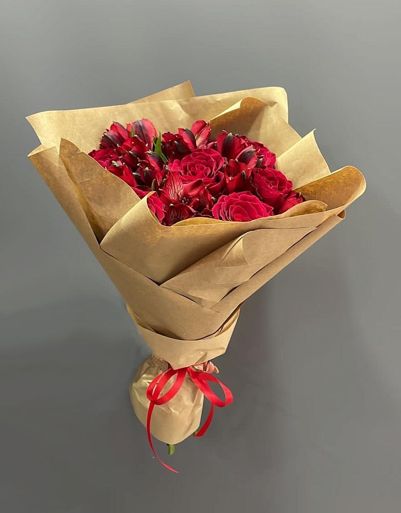 Букет цветов из: Альстромерии и Розы в Избербаше