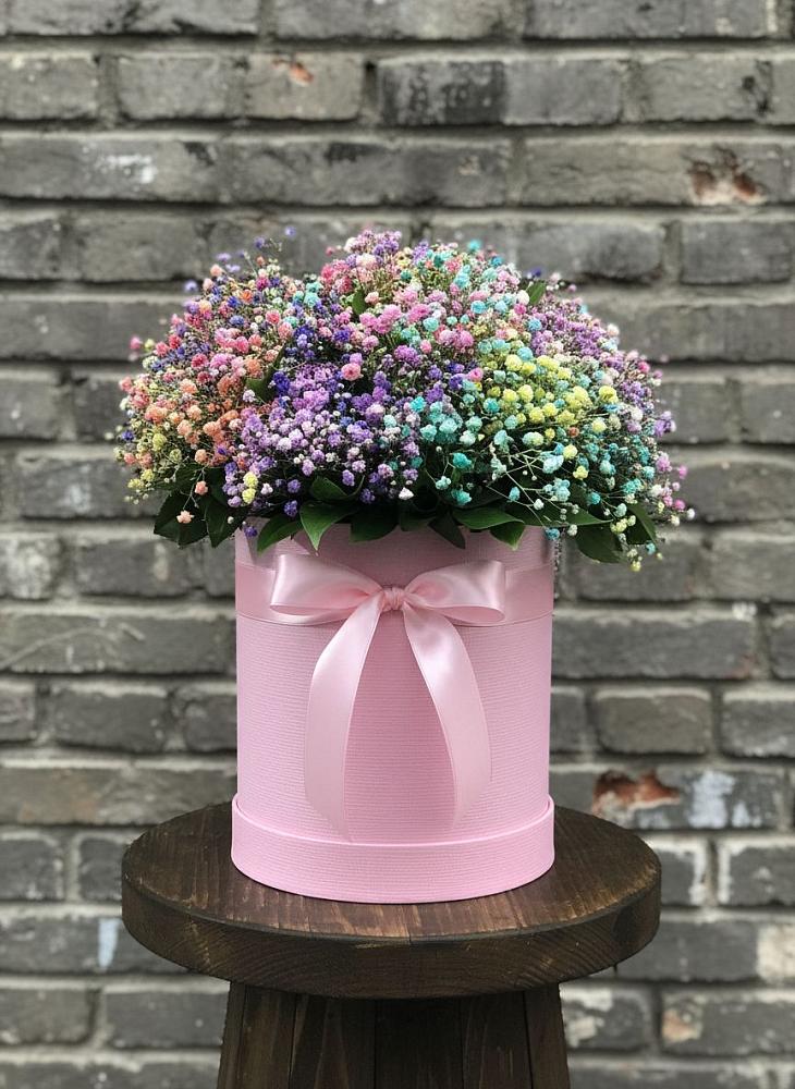 Цветочная композиция из Гипсофила и Розы в шляпной коробке в Избербаше