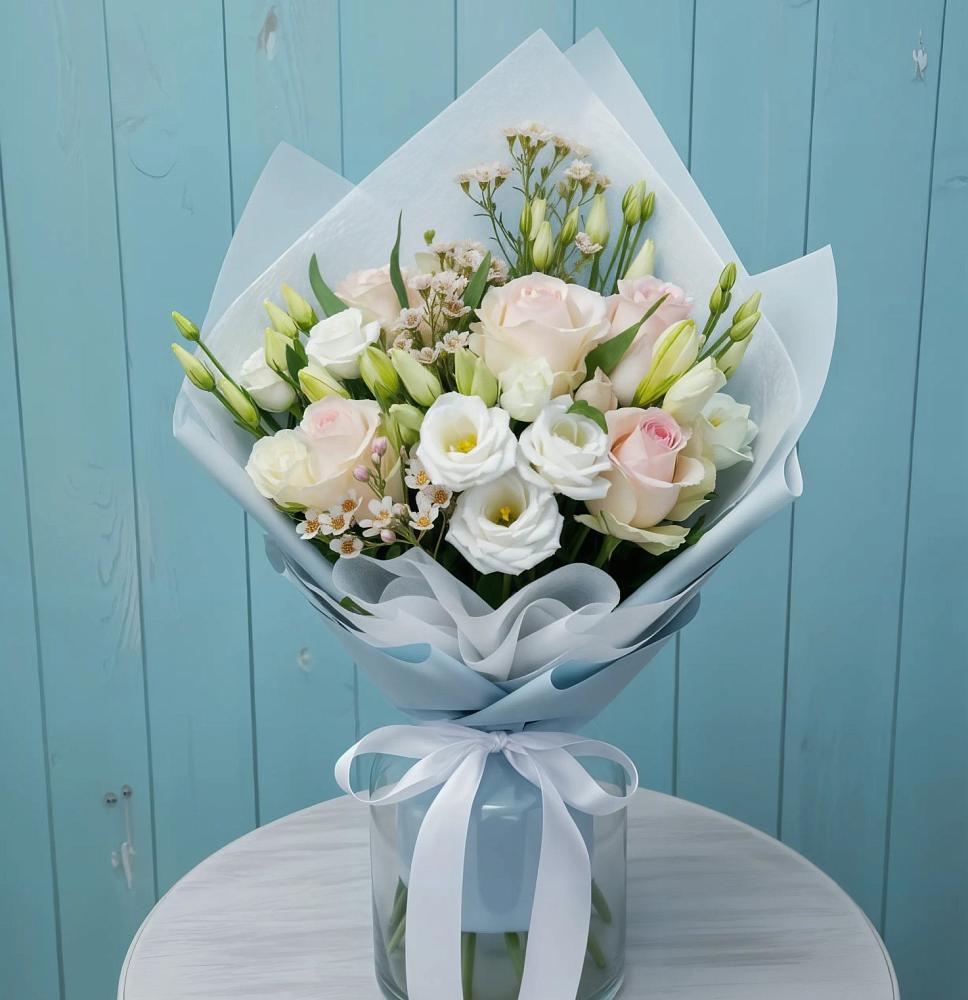 Букет цветов из: Розы и Лизиантусы в Избербаше