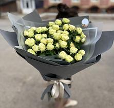 Букет Белые кустовые розы Солинеро в Избербаше