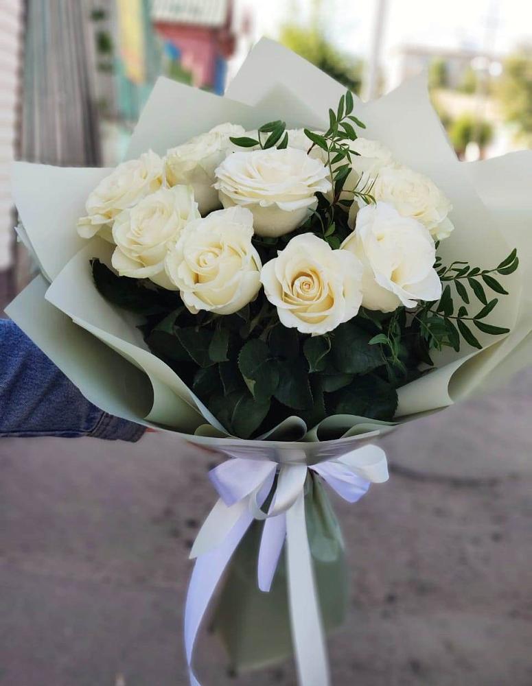 Букет Белые розы Проуд в Избербаше