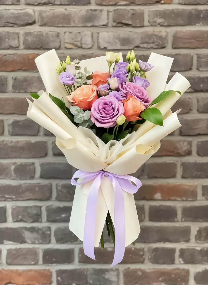 Букет цветов из: Лизиантусы и Розы в Избербаше