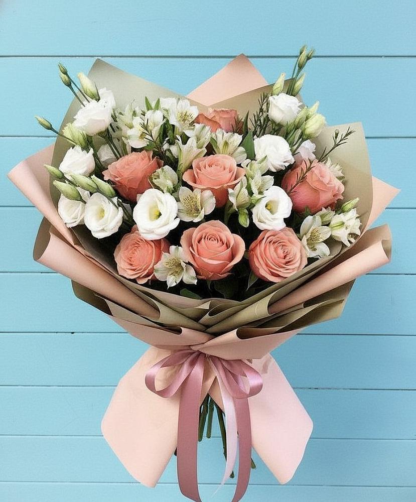 Букет цветов из: Розы, Альстромерии и Лизиантусы в Избербаше