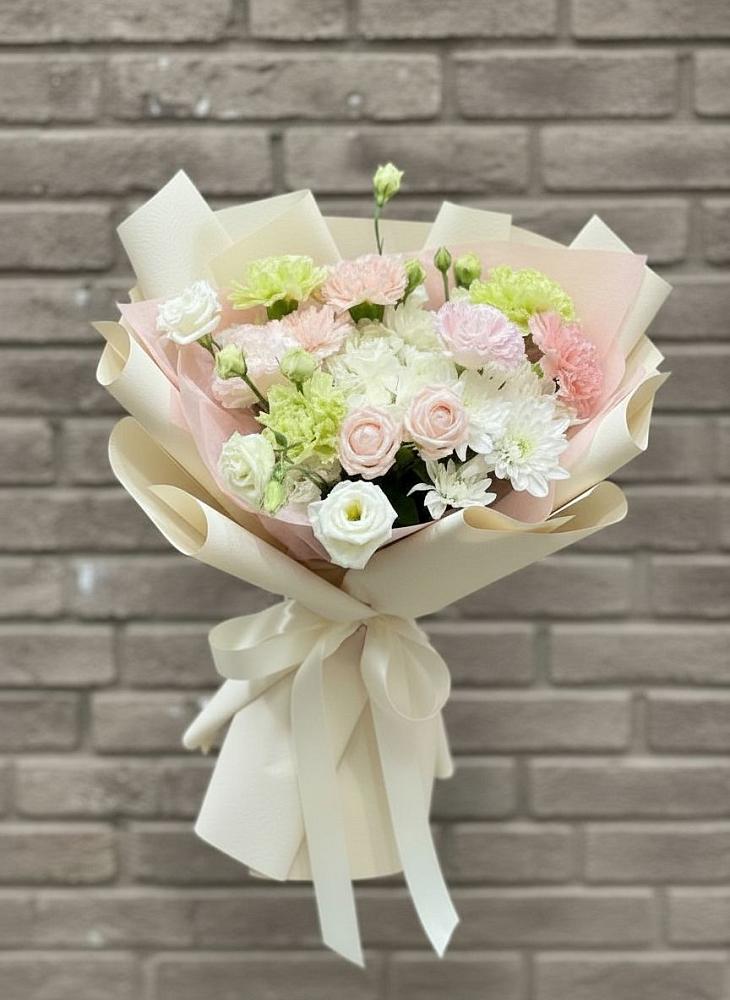 Букет цветов из: Гвоздики, Розы, Лизиантусы и Хризантемы в Избербаше