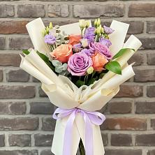 Букет цветов из:  Лизиантусы и Розы в Избербаше