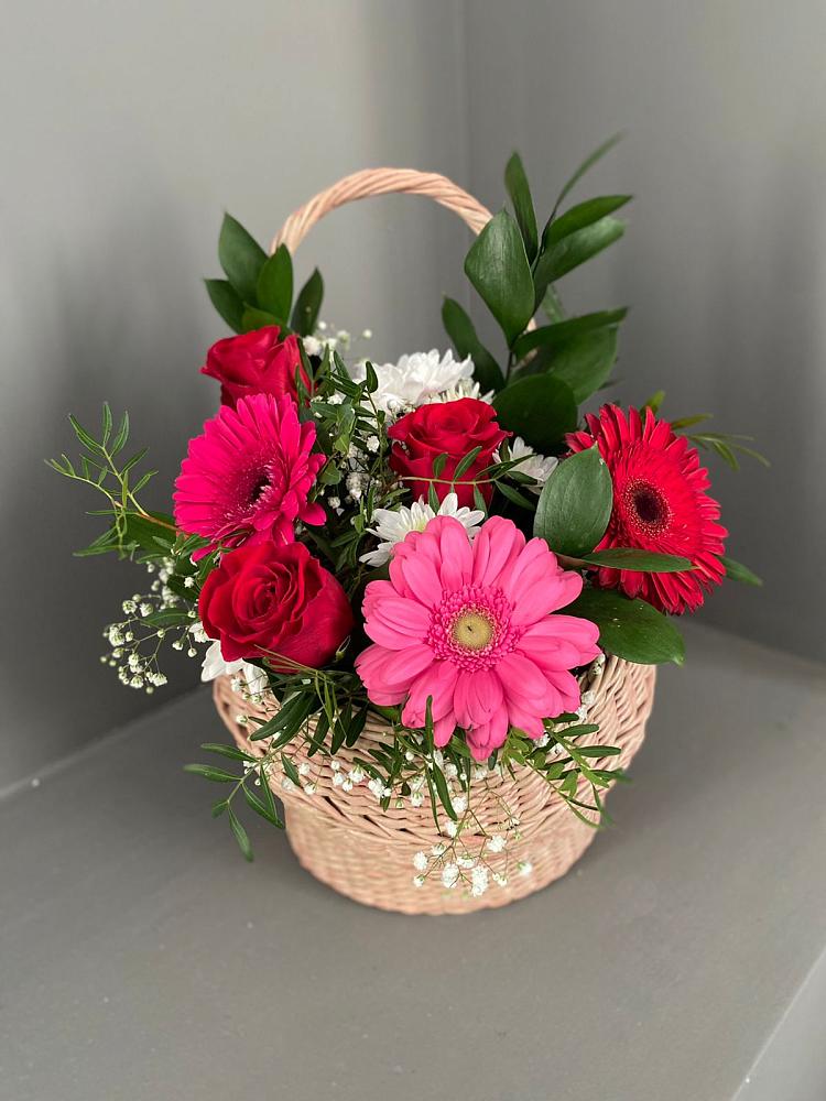Цветочная композиция из Розы, Хризантемы и Герберы в корзине в Избербаше