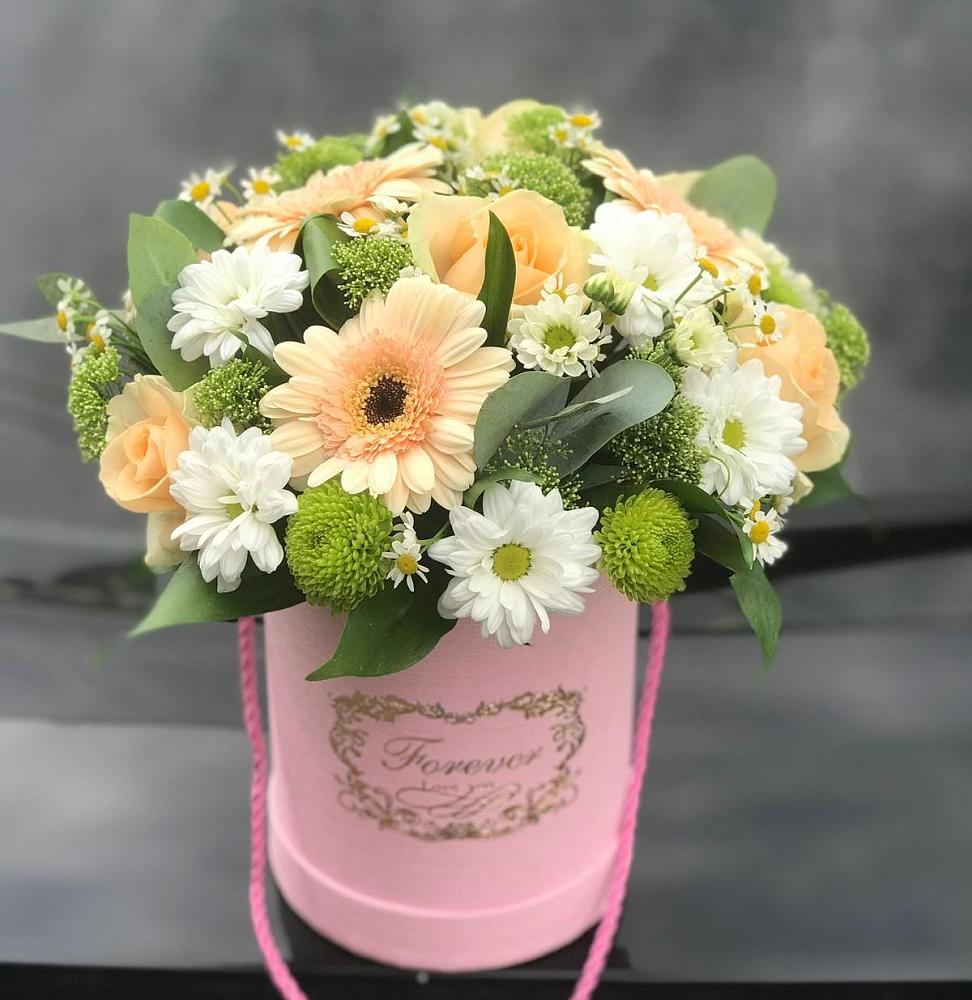 Цветочная композиция из Розы, Герберы и Хризантемы в шляпной коробке в Избербаше