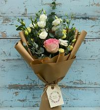 Букет цветов из:  Розы и Лизиантусы в Избербаше