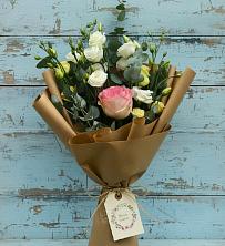 Букет цветов из:  Розы и Лизиантусы в Избербаше