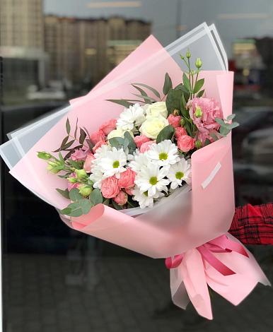 Букет цветов из: Розы, Лизиантусы и Хризантемы в Избербаше