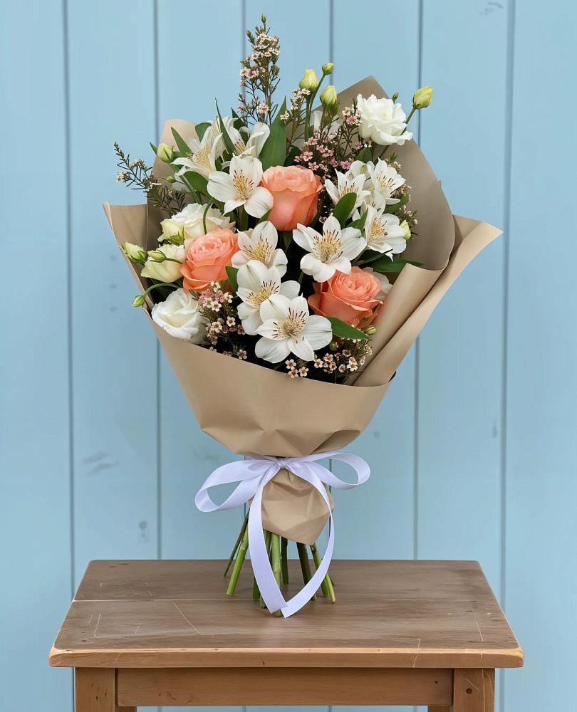 Букет цветов из: Альстромерии, Лизиантусы, Розы и Хризантемы в Избербаше